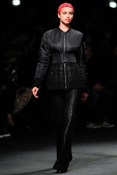 Look 28